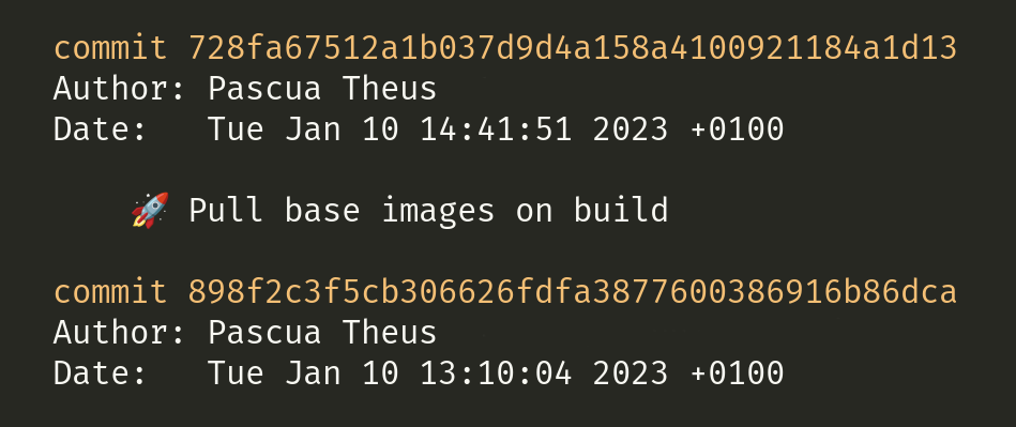 Ein Screenshot der Ausgabe von `git log`. Drei Commits mit folgenden Nachrichten sind zu sehen: '💚 Adopt hadolint suggestions', '🚀 Pull base images on build', '⬆️  Upgrade dependencies'
